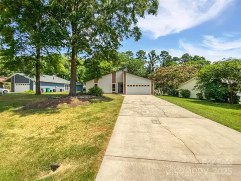 10934 Coachman Cir, Charlotte, NC 28277