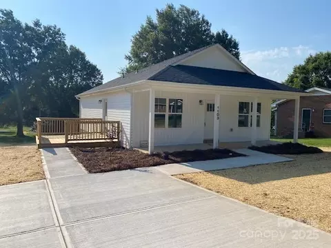 1103 Adams St, Statesville, NC 28677