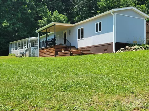 53 Lookout Ln, Waynesville, NC 28785