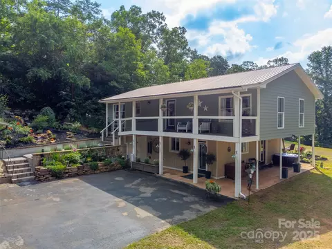 1845 Sanderstown Rd, Franklin, NC 28734
