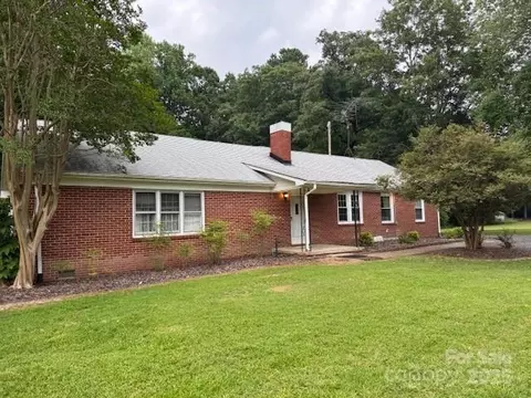 180 Tower Rd, Troy, NC 27371