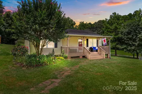 201 N Ferry St, New London, NC 28127