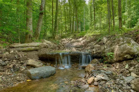 000 Shadowwood Dr, Spruce Pine, NC 28777