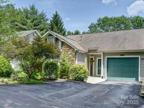 621 E Park Pl, Hendersonville, NC 28791