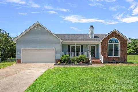 142 Family Ln, Mount Holly, NC 28120