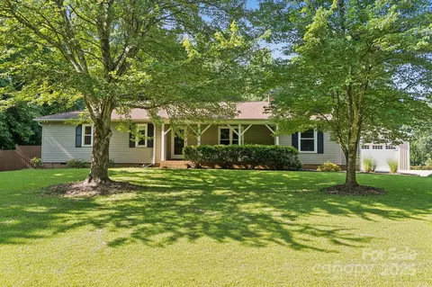 4432 Bob White Ct, Charlotte, NC 28213