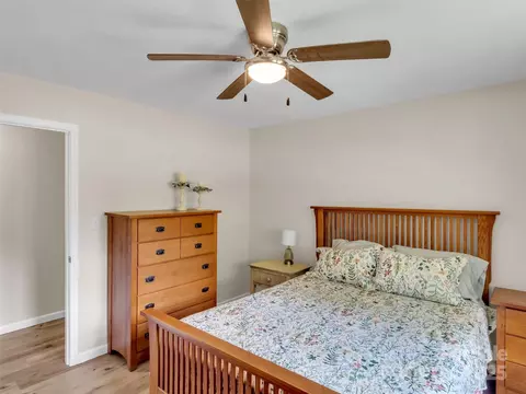 Bedroom - 463 Golf Course Rd, Clyde, NC 28721 photo 2 of 5