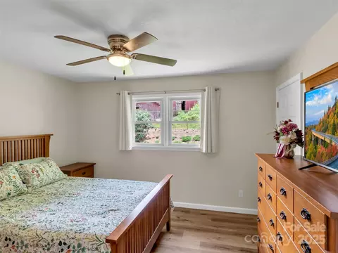 Bedroom - 463 Golf Course Rd, Clyde, NC 28721 photo 1 of 5