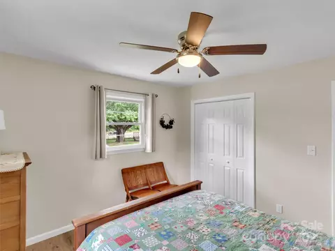 Bedroom - 463 Golf Course Rd, Clyde, NC 28721 photo 5 of 5