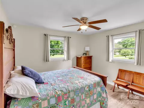 Bedroom - 463 Golf Course Rd, Clyde, NC 28721 photo 4 of 5