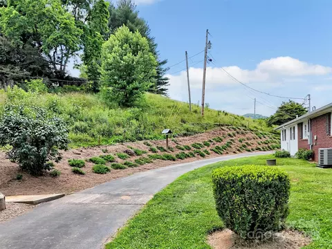 Exterior - 463 Golf Course Rd, Clyde, NC 28721 photo 5 of 9