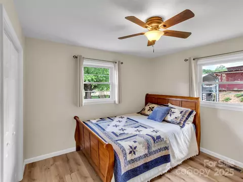 Bedroom - 463 Golf Course Rd, Clyde, NC 28721 photo 3 of 5