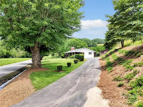 Exterior - 463 Golf Course Rd, Clyde, NC 28721 photo 6 of 9