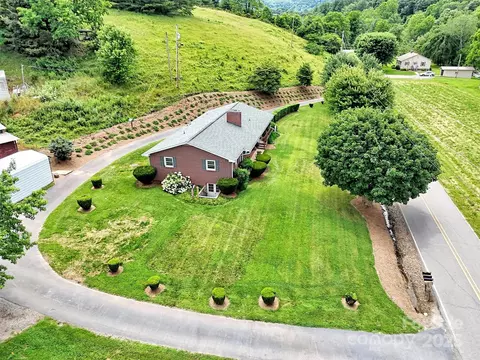 View/Area - 463 Golf Course Rd, Clyde, NC 28721 photo 3 of 4