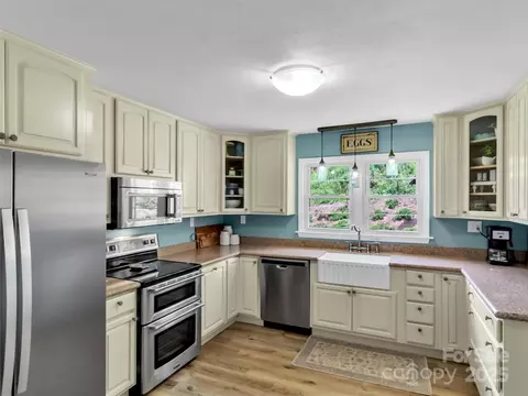 Kitchen - 463 Golf Course Rd, Clyde, NC 28721 photo 1 of 2