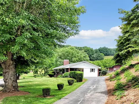 Exterior - 463 Golf Course Rd, Clyde, NC 28721 photo 7 of 9