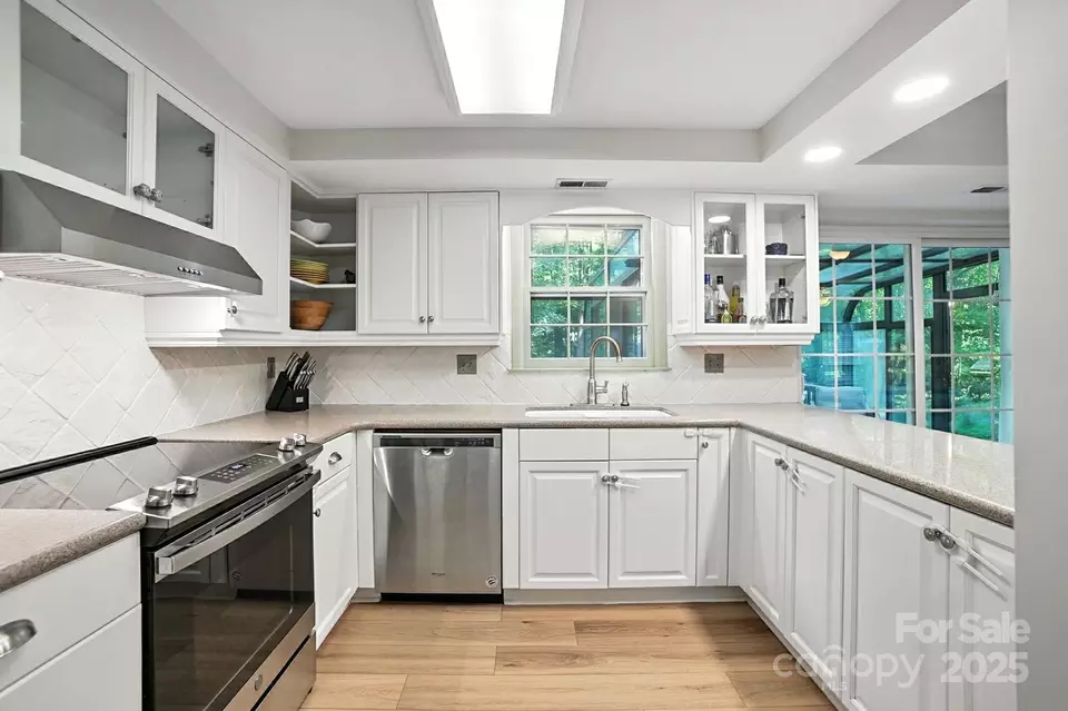 Kitchen - 9535 Hinson Dr, Matthews, NC 28105 photo 3 of 4