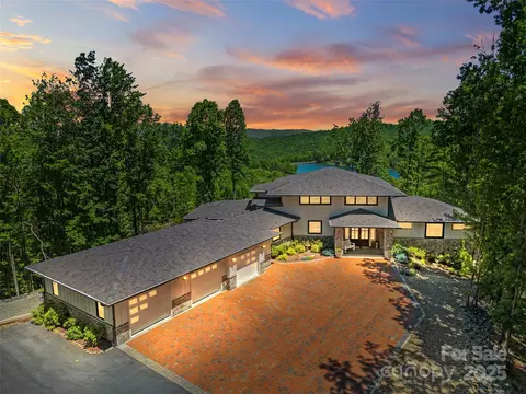 147 Nassau Rdg, Brevard, NC 28712
