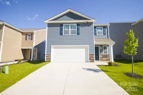 34 Lillian Ln, Hendersonville, NC 28792
