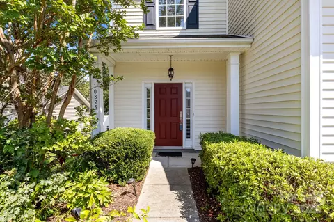 10825 Traders Ct, Davidson, NC 28036 photo 2