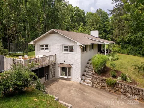 87 Apple Blossom Ln, Waynesville, NC 28786