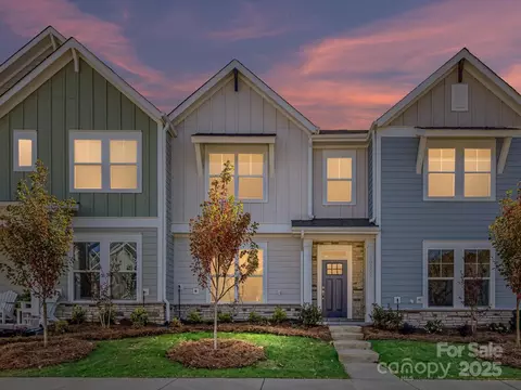 10202 Mamillion Dr, Huntersville, NC 28078