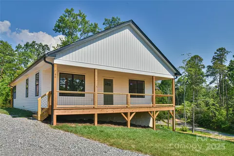46 Honeycomb Dr, Old Fort, NC 28762