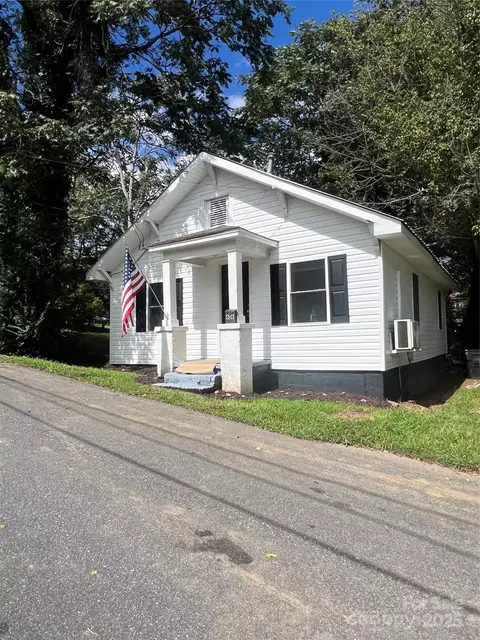 606 Center Nw St NW, Lenoir, NC 28645