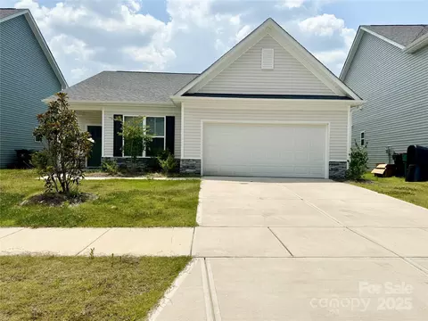 211 Surrey Oak Ln, Charlotte, NC 28216
