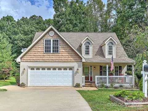 68 Locust Meadow Ln, Weaverville, NC 28787