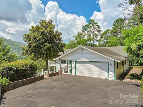 371 Clearview Dr, Waynesville, NC 28785