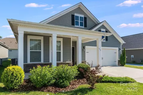 773 Summerfield Pl, Flat Rock, NC 28731