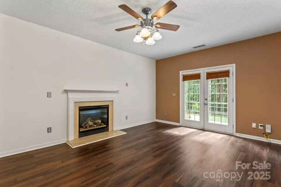 Living - 9830 Dauphine Dr, Charlotte, NC 28216 photo 2 of 9