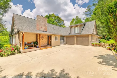 65 Hillcrest Dr, Weaverville, NC 28787