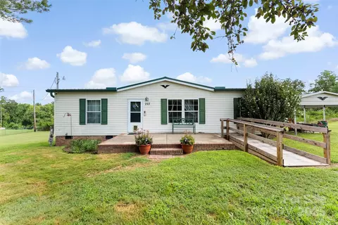 223 Green Meadows Dr, Kings Mountain, NC 28086