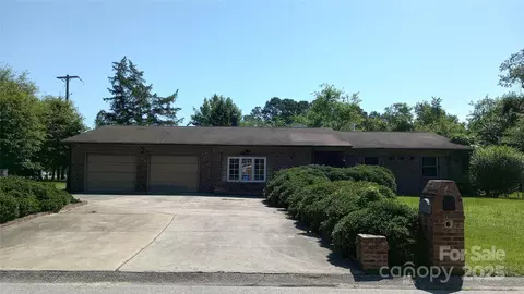 1601 Blue Spring Rd, Fayetteville, NC 28304