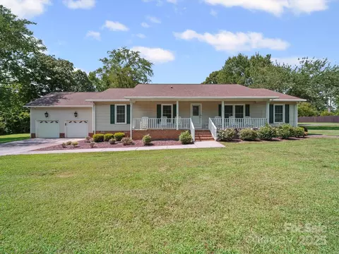 1302 Hawthorne Rd, Lancaster, SC 29720