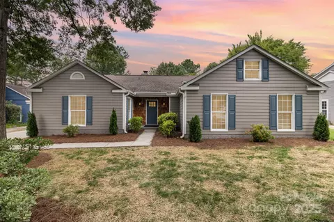 5234 Bellflower Ln, Charlotte, NC 28227