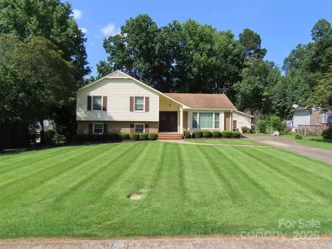 5823 Rupert Ln, Charlotte, NC 28215