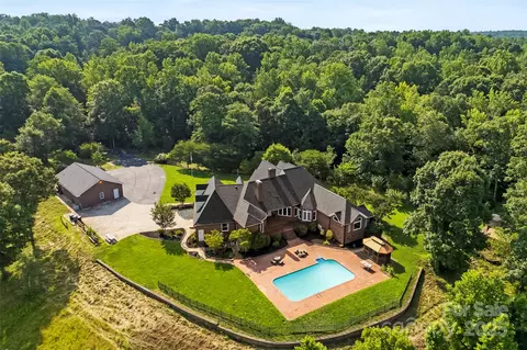 929 Blacksnake Rd, Stanley, NC 28164