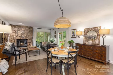 217 Juniper Ln, Hendersonville, NC 28739
