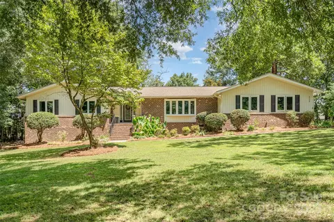 8128 Appaloosa Ln, Charlotte, NC 28215