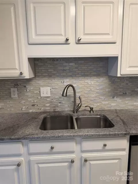 Kitchen - 21120 Cold Spring Ln, Cornelius, NC 28031 photo 2 of 4