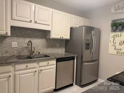 Kitchen - 21120 Cold Spring Ln, Cornelius, NC 28031 photo 4 of 4