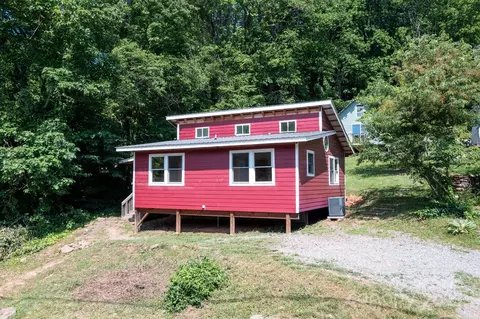 109 Azalea Ave, Swannanoa, NC 28778