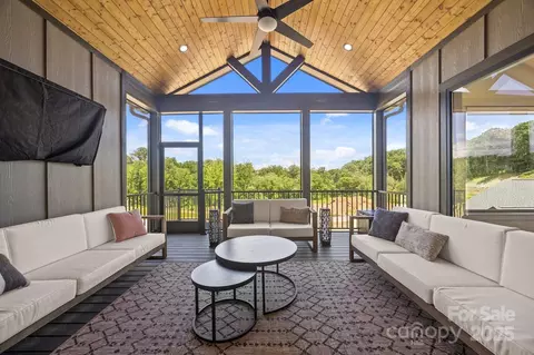 318 Avery Trail Dr, Arden, NC 28704