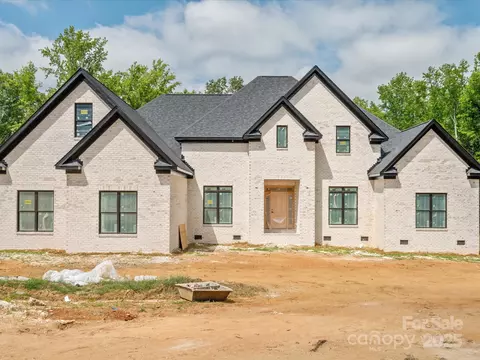 8018 Fairmont Dr, Waxhaw, NC 28173