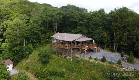 211 Sky Dr, Maggie Valley, NC 28751