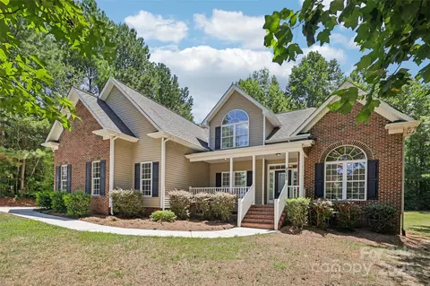 2055 Sunswept Ln, York, SC 29745