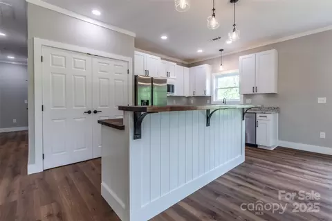 Kitchen - 288 Blue Cedar 9 Rd #9, Sylva, NC 28779 photo 2 of 5